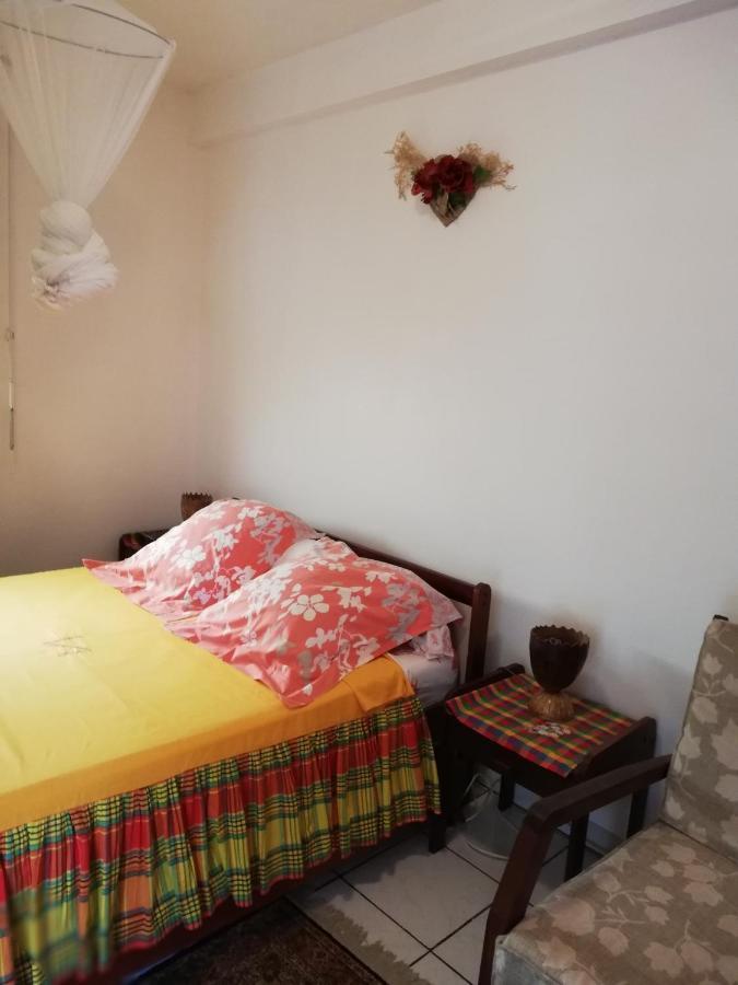 Hebergement Mouchas F4 - Dans Villa Les Polycias Sainte-Luce Exteriör bild