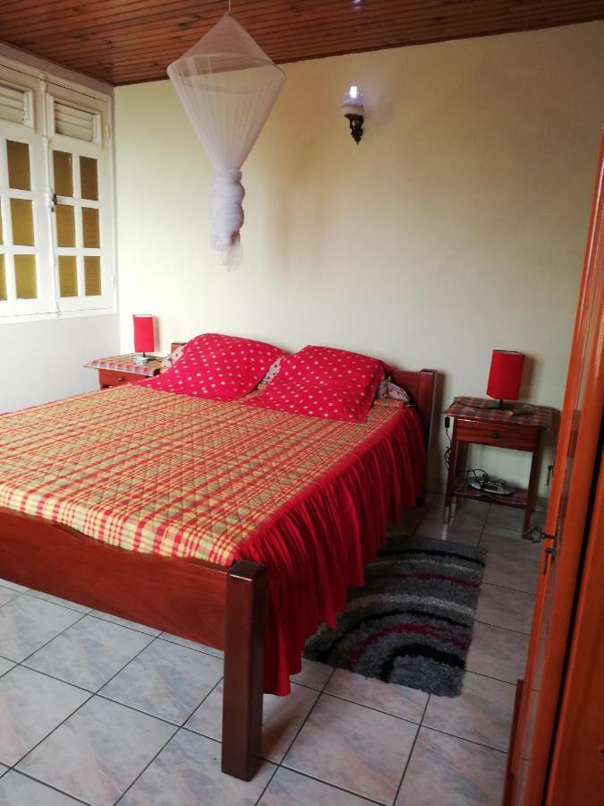 Hebergement Mouchas F4 - Dans Villa Les Polycias Sainte-Luce Exteriör bild