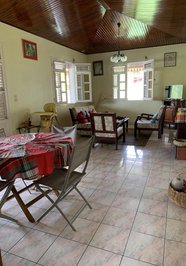 Hebergement Mouchas F4 - Dans Villa Les Polycias Sainte-Luce Exteriör bild