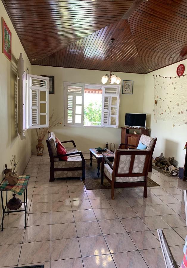 Hebergement Mouchas F4 - Dans Villa Les Polycias Sainte-Luce Exteriör bild
