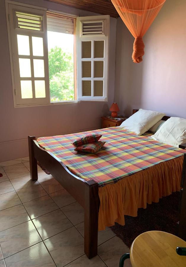 Hebergement Mouchas F4 - Dans Villa Les Polycias Sainte-Luce Exteriör bild